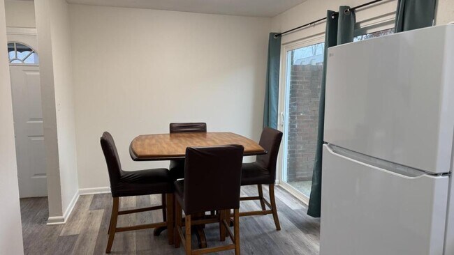 Foto del edificio - 314 College Park Dr