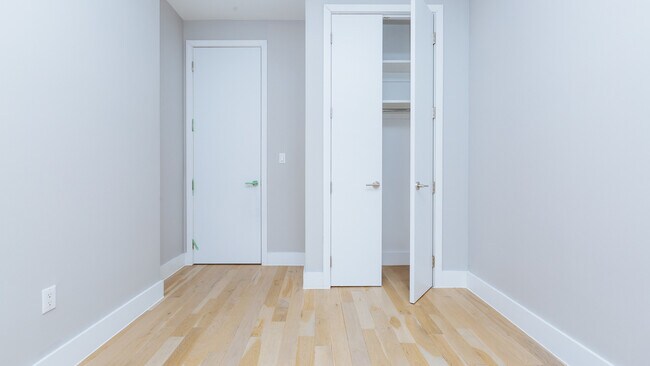 Foto del edificio - 1213 Rogers Ave