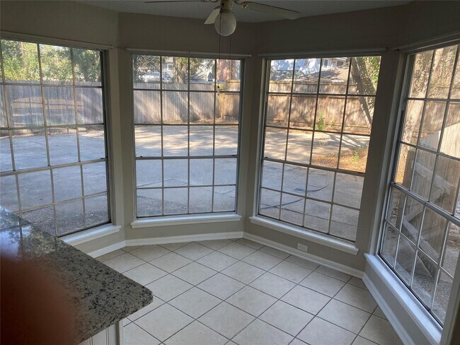 Foto del edificio - 8206 Ash Valley Dr