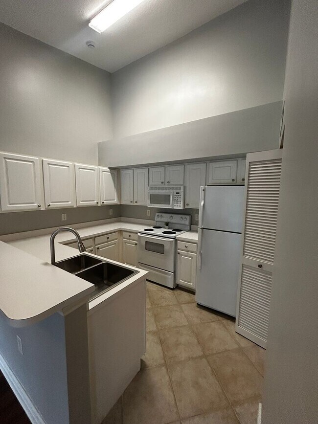 Foto del edificio - Spacious 1-Bedroom in “The Residence” FIRS...
