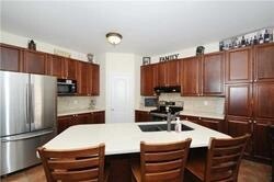Photo du bâtiment - Stunning 5+1 Bedroom Home for Rent in Oshawa