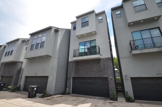 Building Photo - 2616 Riverside Dr