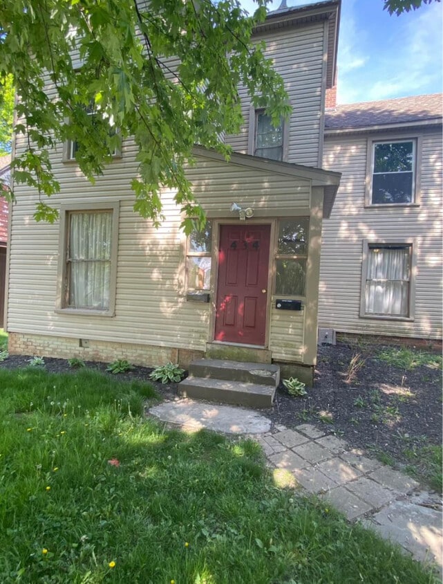 Front Entrance - Exterior - 434 N Walnut St