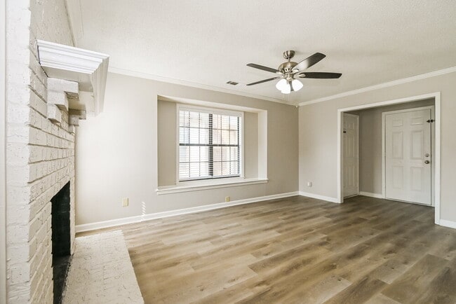 Foto del edificio - 7786 Hickory Meadow Rd