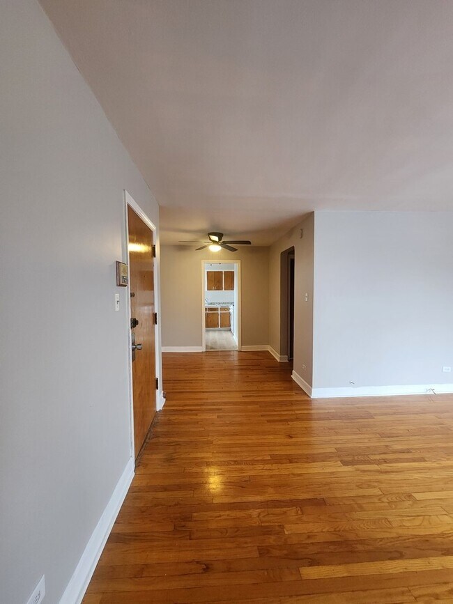 Foto del edificio - 7375 N Winchester Ave