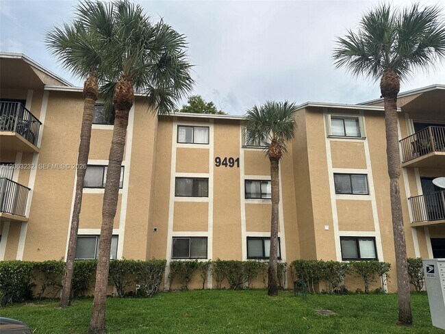 Foto del edificio - 9491 Palm Cir S