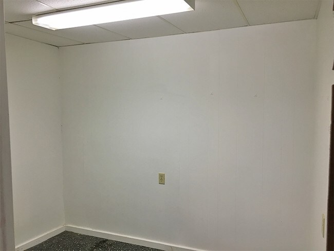 Private Office (7'2" x 9'2") - 624 W 8th St