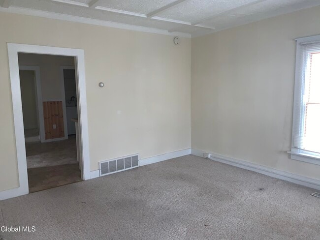 Building Photo - 9 James St