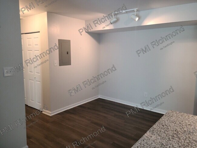 Building Photo - 604 Bristol Village Dr