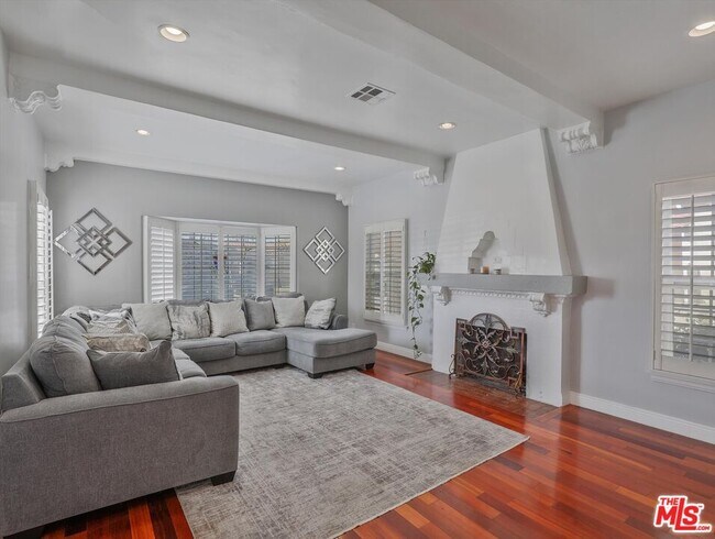 Foto del edificio - 1235 W 82nd St