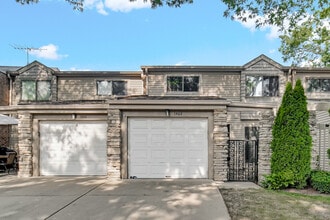 Building Photo - 1468 N Picadilly Cir