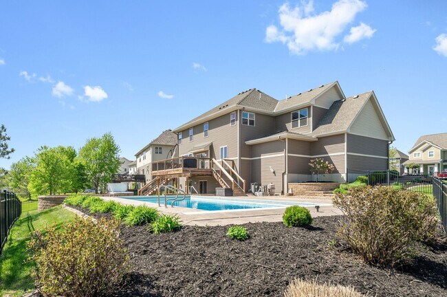 Foto del edificio - Luxury Living in Lakeville