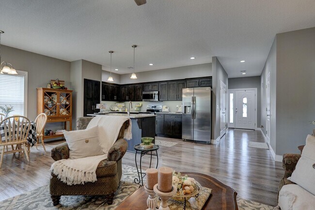 Foto del edificio - UNIT NOW AVAILABLE ! ! 2-BEDROOM 2-BATH DUPLEXES LOCATED IN NEOSHO! $1295.00