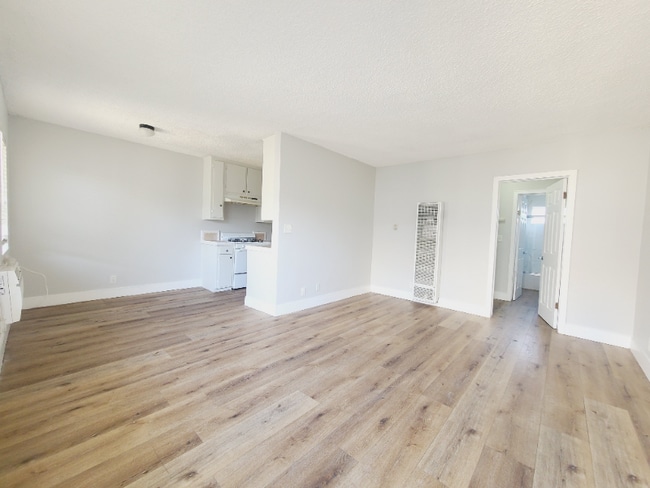 Photo - 13425 Vanowen St (Los Angeles, CA) Apartment
