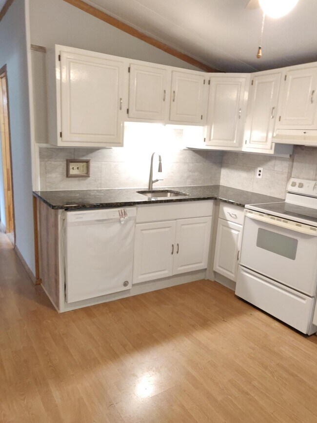 Foto del edificio - 3151 Hazelwood Ave