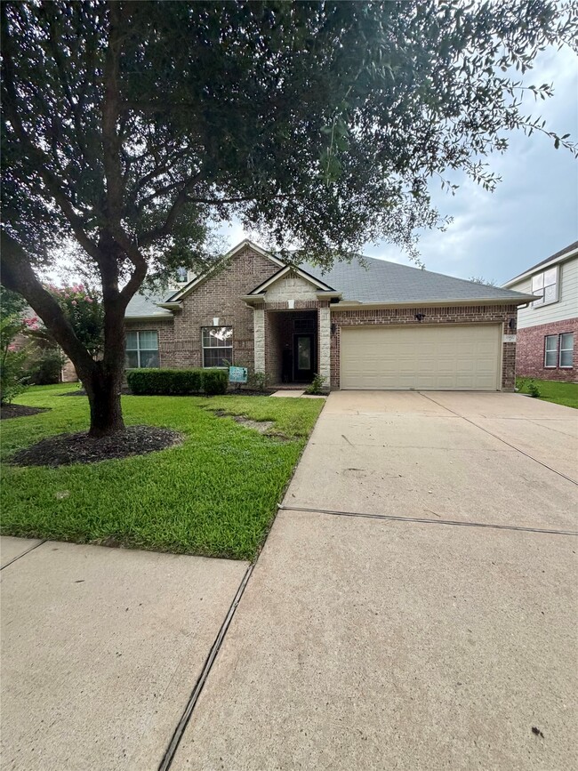 Building Photo - 16927 Locust Springs Dr