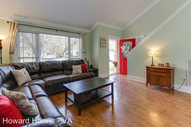 Building Photo - 3 br, 2 bath House - 4 Guesthouse Court