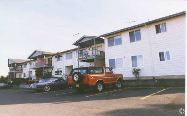 Building Photo - View North Apartments