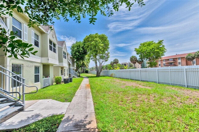 Building Photo - 17485 NW 67th Ct