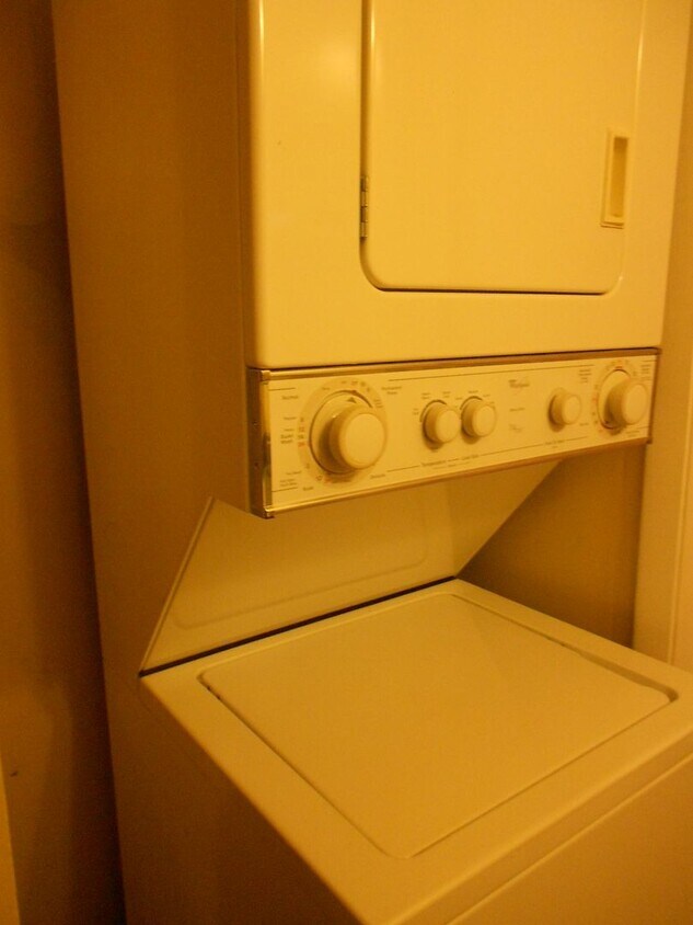 Foto principal - Cozy 2 Bedroom Apartment - Walk to UGA Cam...