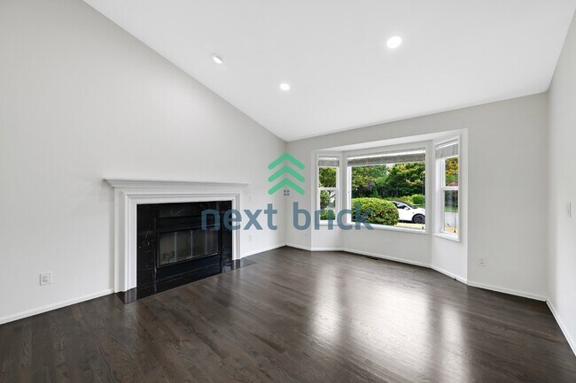 Foto del edificio - "Charming 3-Bedroom Retreat in Mill Creek with Spacious 2,125 Sq. Ft. Layout!"