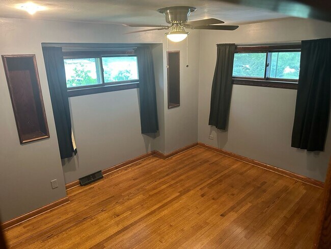 Building Photo - 3 Bedroom Single Family Home in Palos Hills