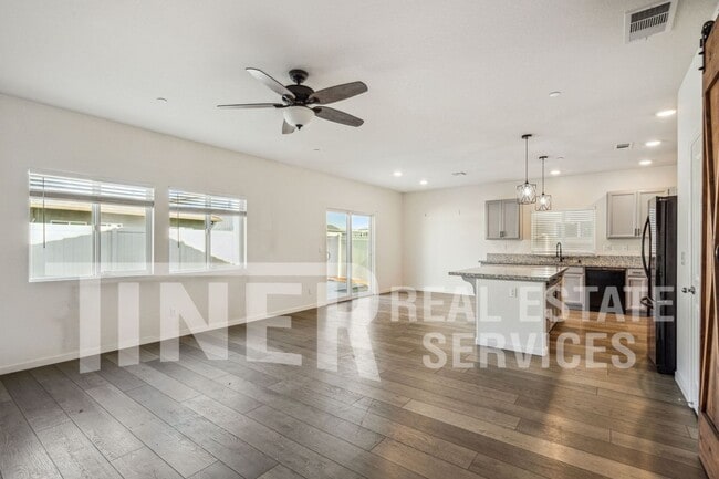 Building Photo - Modern Comfort in Natomas!