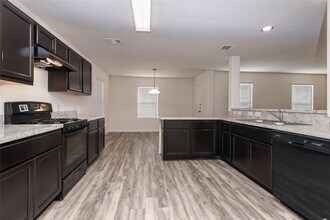 Building Photo - 24503 Amaldi Ct