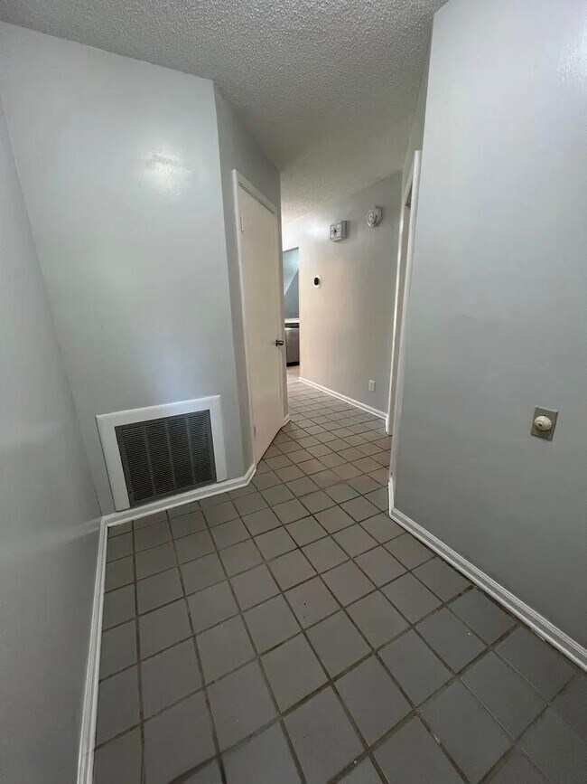 Foto del edificio - 1000 Stonegate Dr