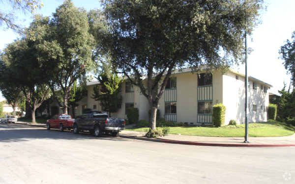 Building Photo - Grand Fir Apartments