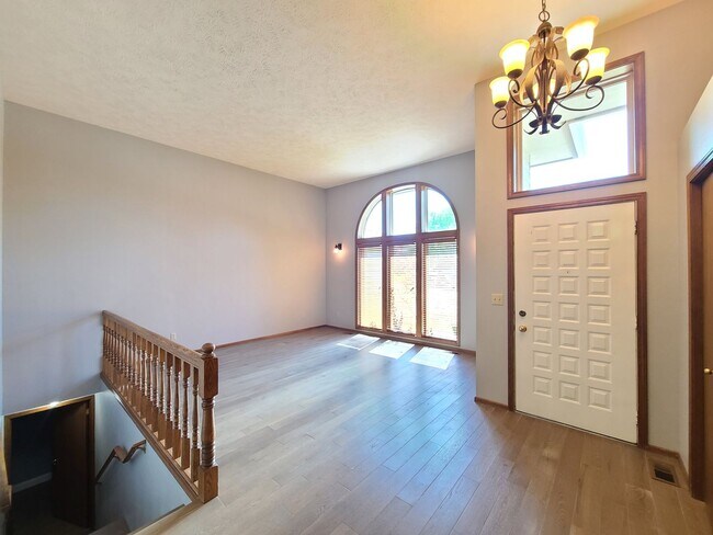 Building Photo - 3425 E 61st Ave