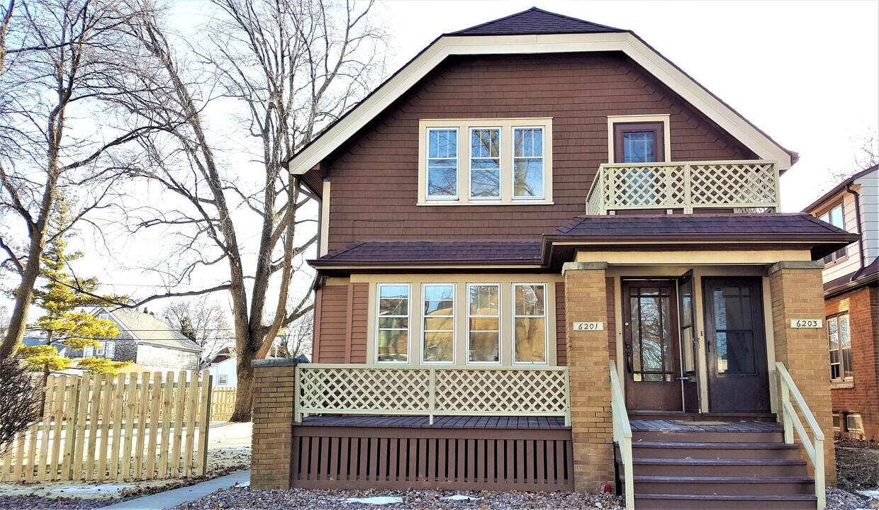 Quiet neighborhood, huge yard! - 6203 W Girard Ave