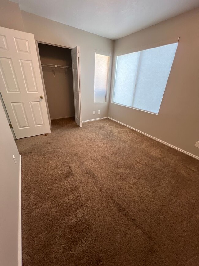 Building Photo - 675 Ridge Rim Way