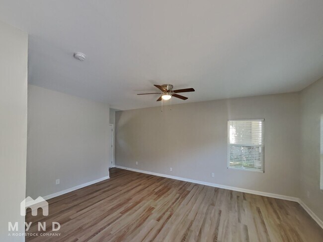 Building Photo - 1012 7th St