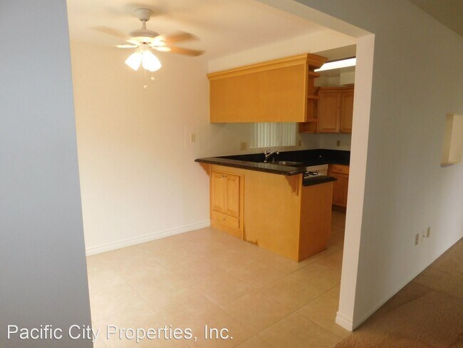 Foto del edificio - 6182 Warner Ave