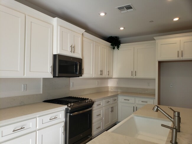 Building Photo - 3414 Foothill Pine Ct