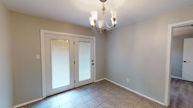 Foto del edificio - Precious updated 3 bed/1bath located in Oakleigh Heights