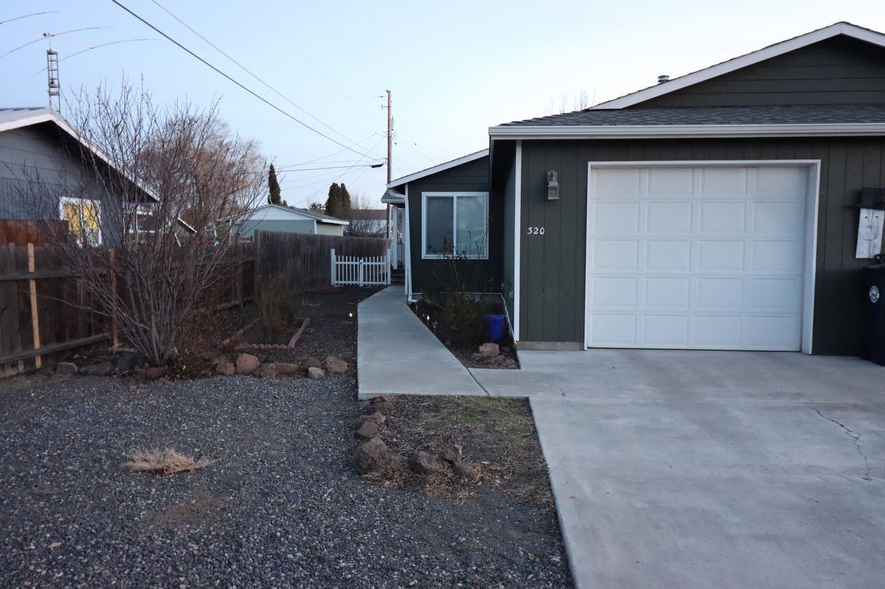 Foto principal - Beautiful 2/2 Duplex in Redmond