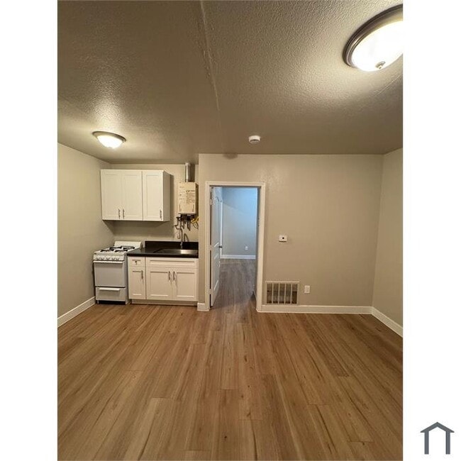 Photo - 928 W 83rd St (Los Angeles, CA) Apartment