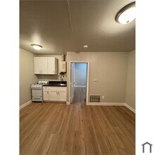 Building Photo - 928 W 83rd St