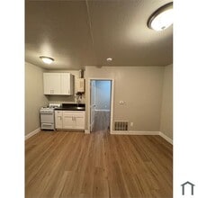 Building Photo - 928 W 83rd St