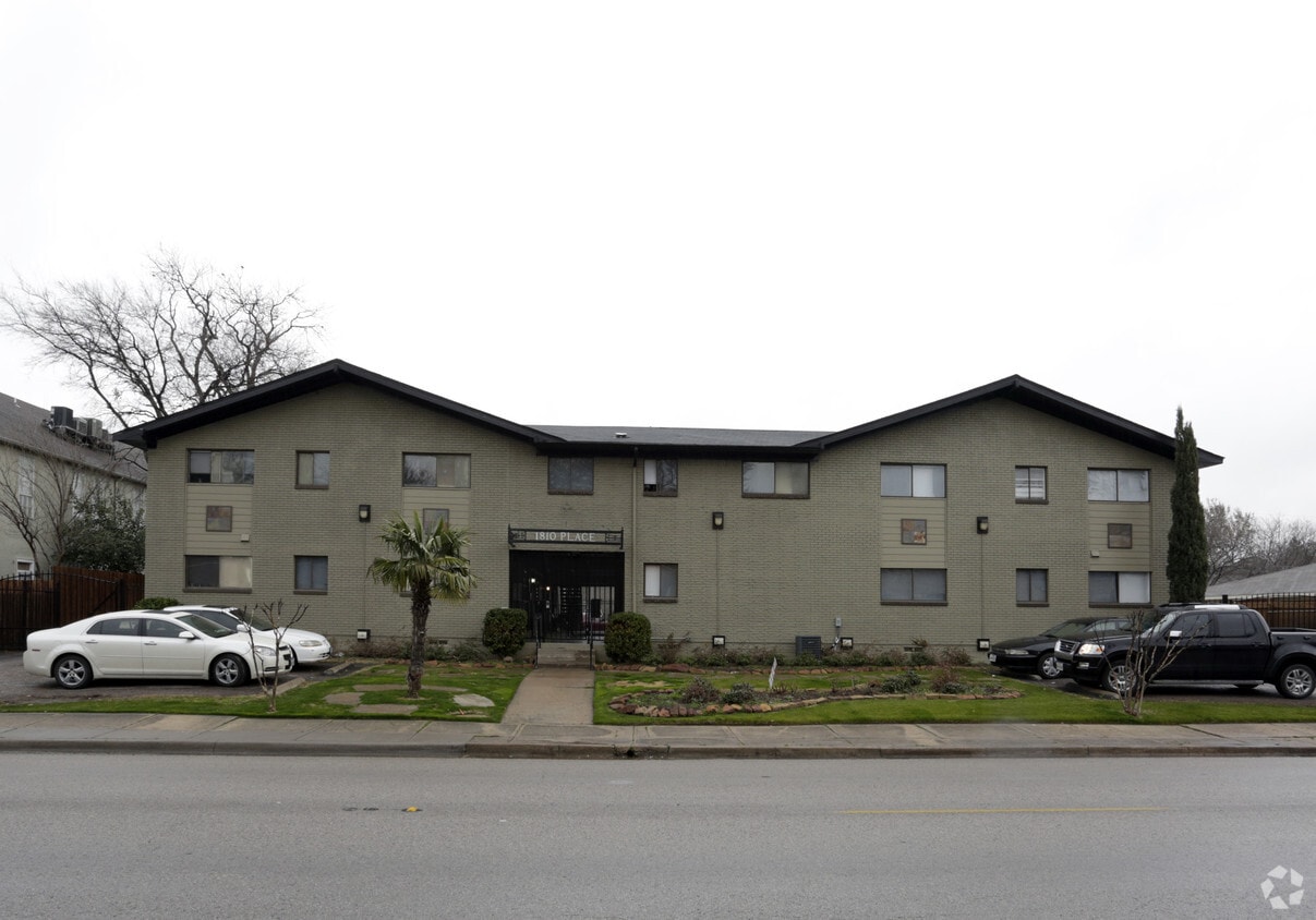1810 Place Apartments in Dallas, TX