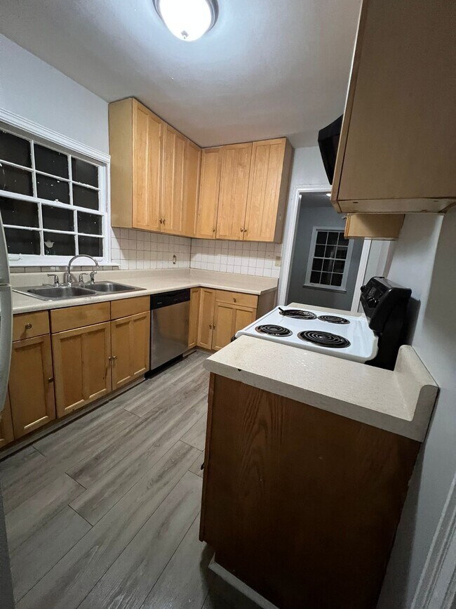 Foto del edificio - 1833 Ridgeland Dr
