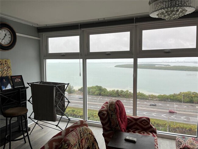Foto del edificio - 7200 Sunshine Skyway Ln S
