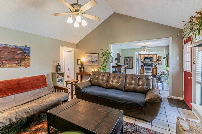 Building Photo - 302 S Mt Rushmore Dr