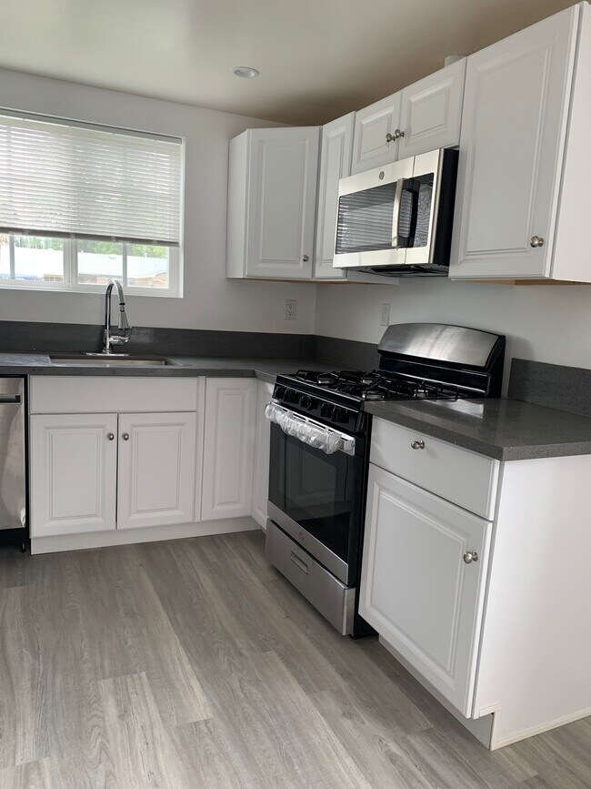 Building Photo - 6705 Sausalito Ave