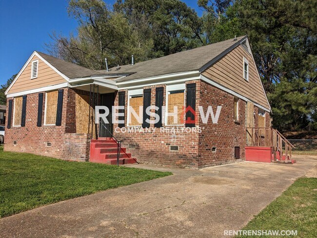 Building Photo - Frayser Property - 4 Bedroom / 2 Bath - Ov...