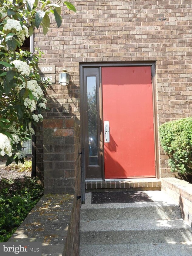 Primary Photo - 1009 Mountainview Dr