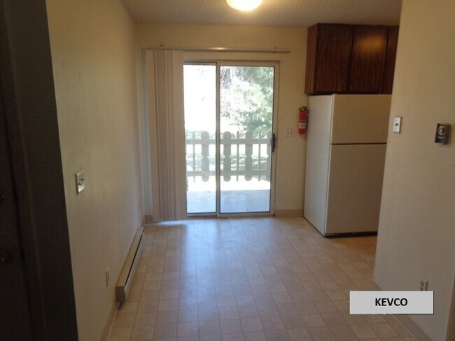 Foto del edificio - Great Condo by Foothills Mall!