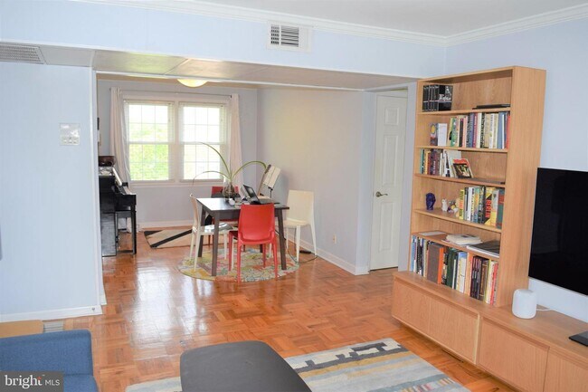 Foto del edificio - 6607 Potomac Ave